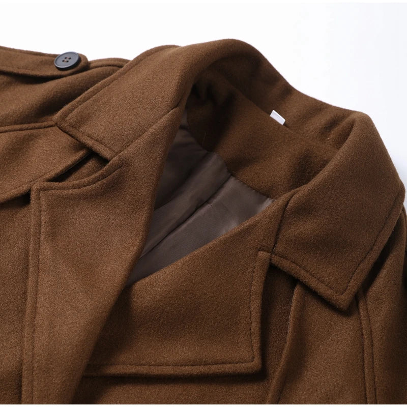 Doppelreihiger Wollmantel mit Gürtel