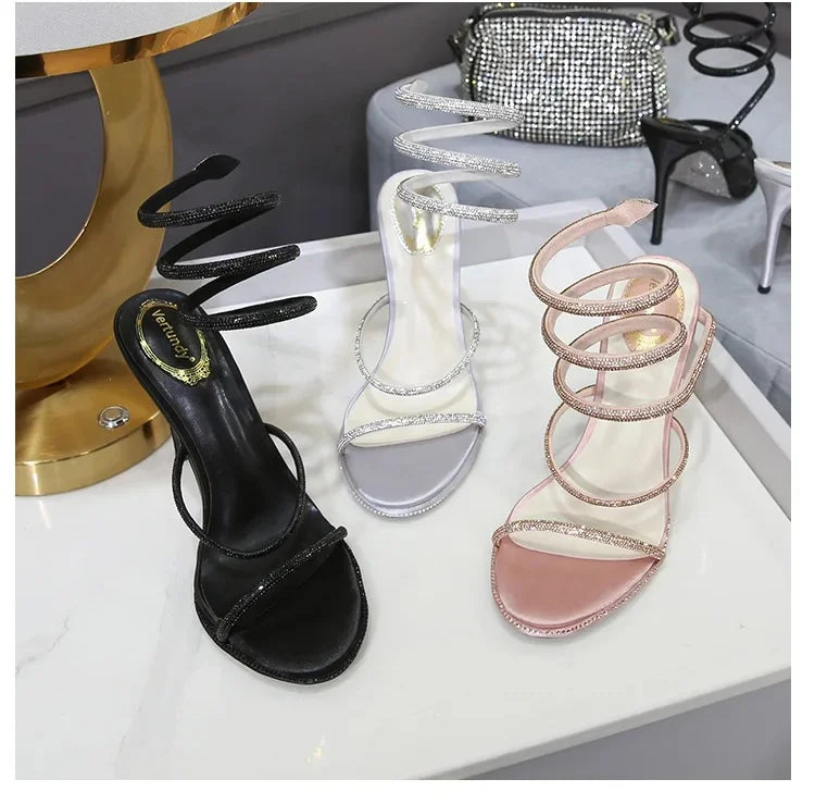 Kristall-Sandalen mit Schlangen-Wickel-Design & High Heels