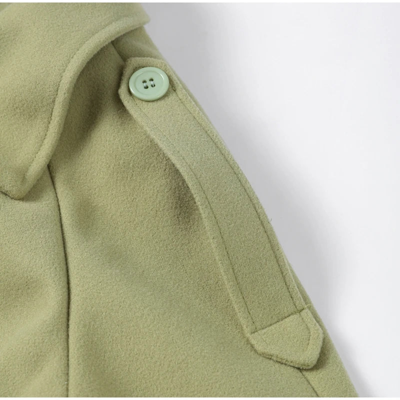 Doppelreihiger Wollmantel mit Gürtel