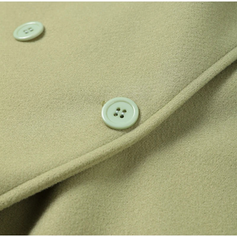 Doppelreihiger Wollmantel mit Gürtel