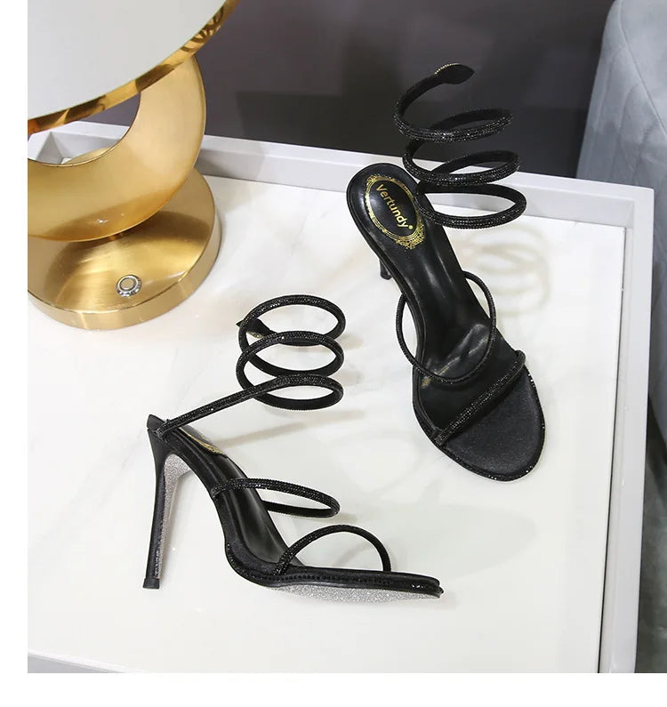 Kristall-Sandalen mit Schlangen-Wickel-Design & High Heels