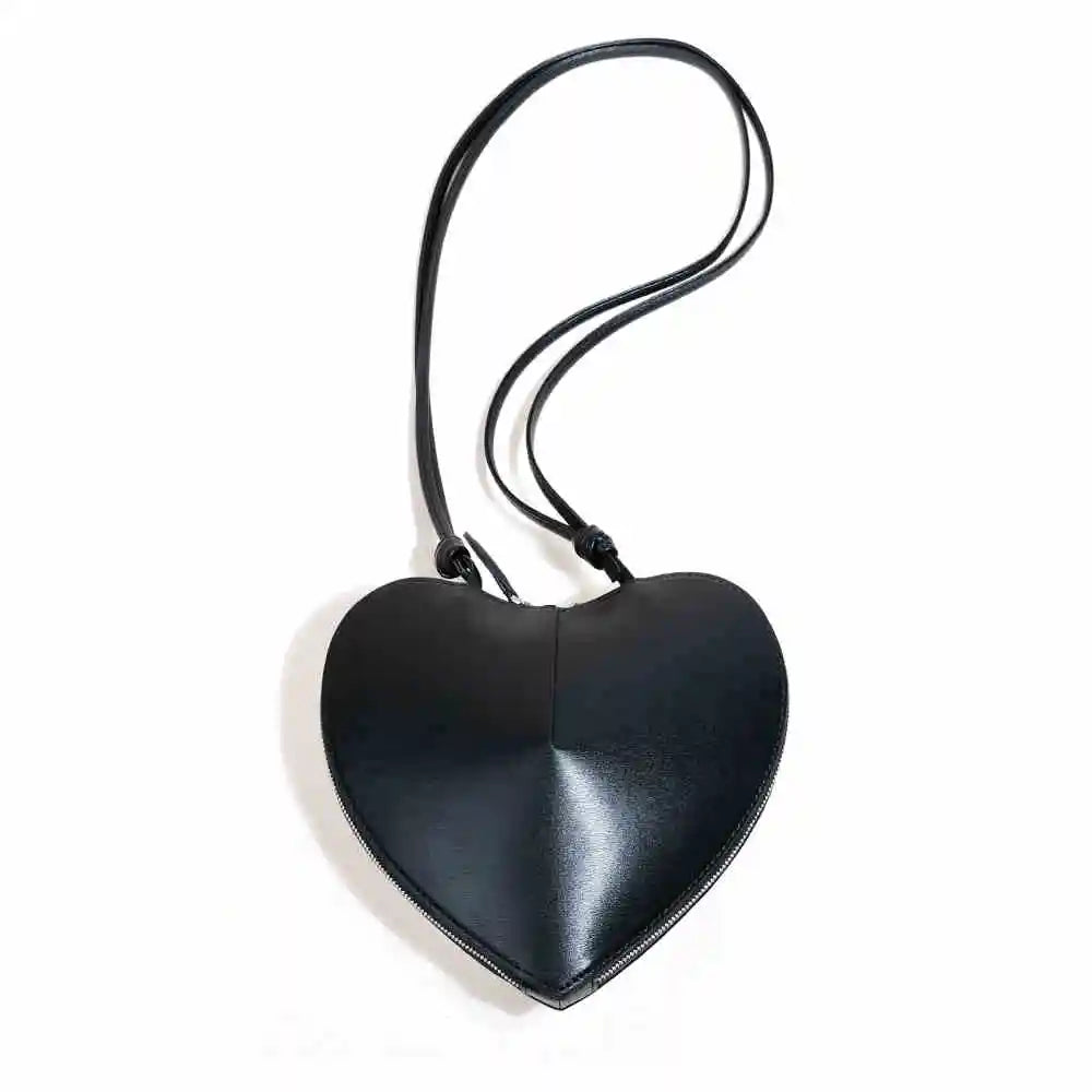 Herzförmige Crossbody-Bag aus Echtleder