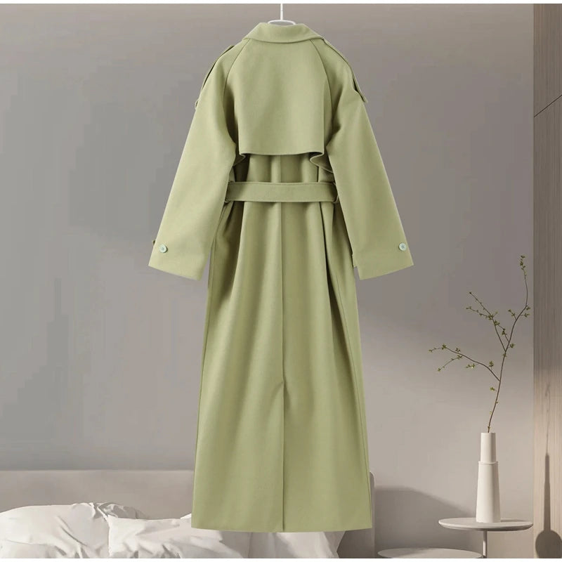 Doppelreihiger Wollmantel mit Gürtel