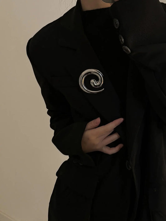 Goldplattierte Spiralbrosche – Vintage-Design